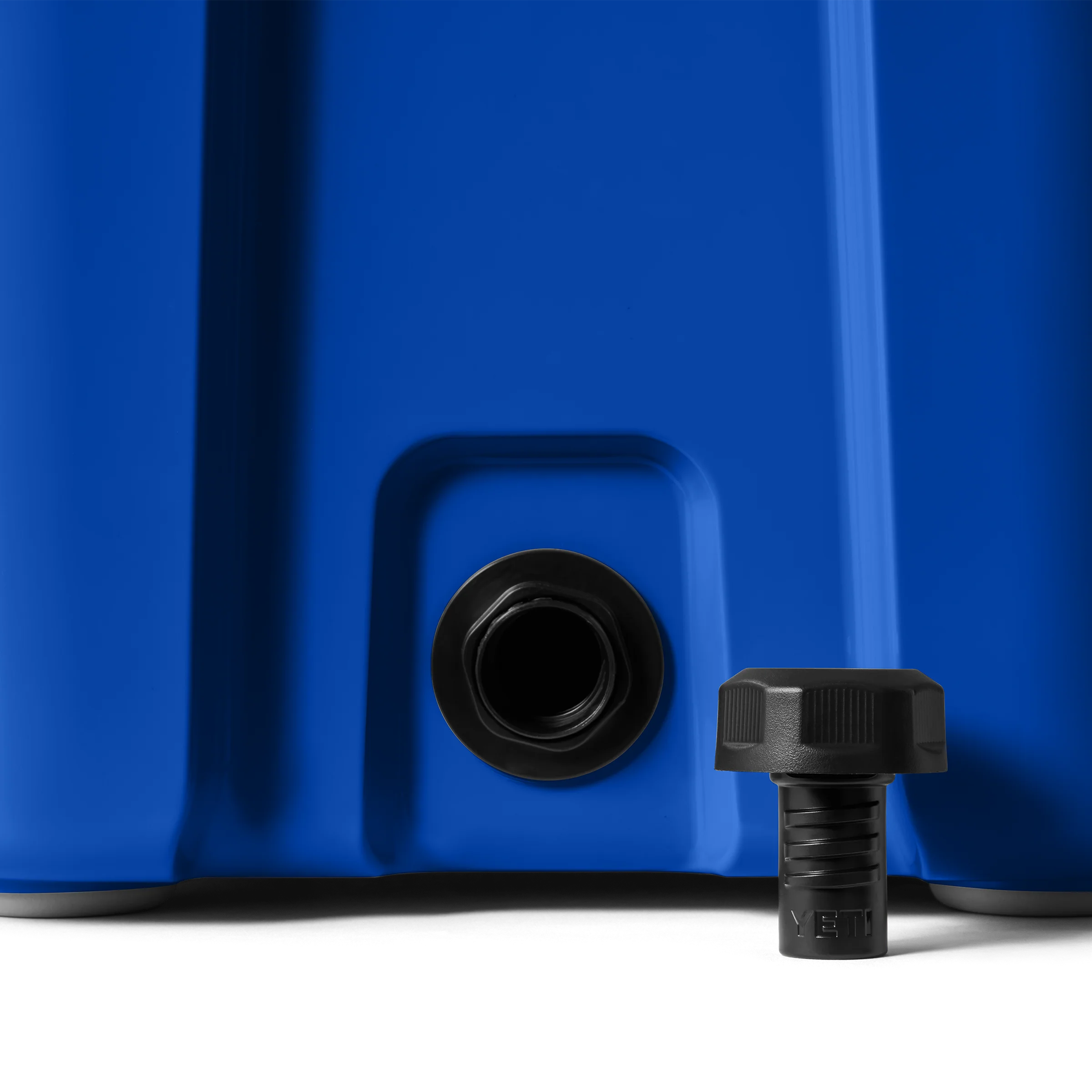 Roadie® 24 Cool Box - Image 6