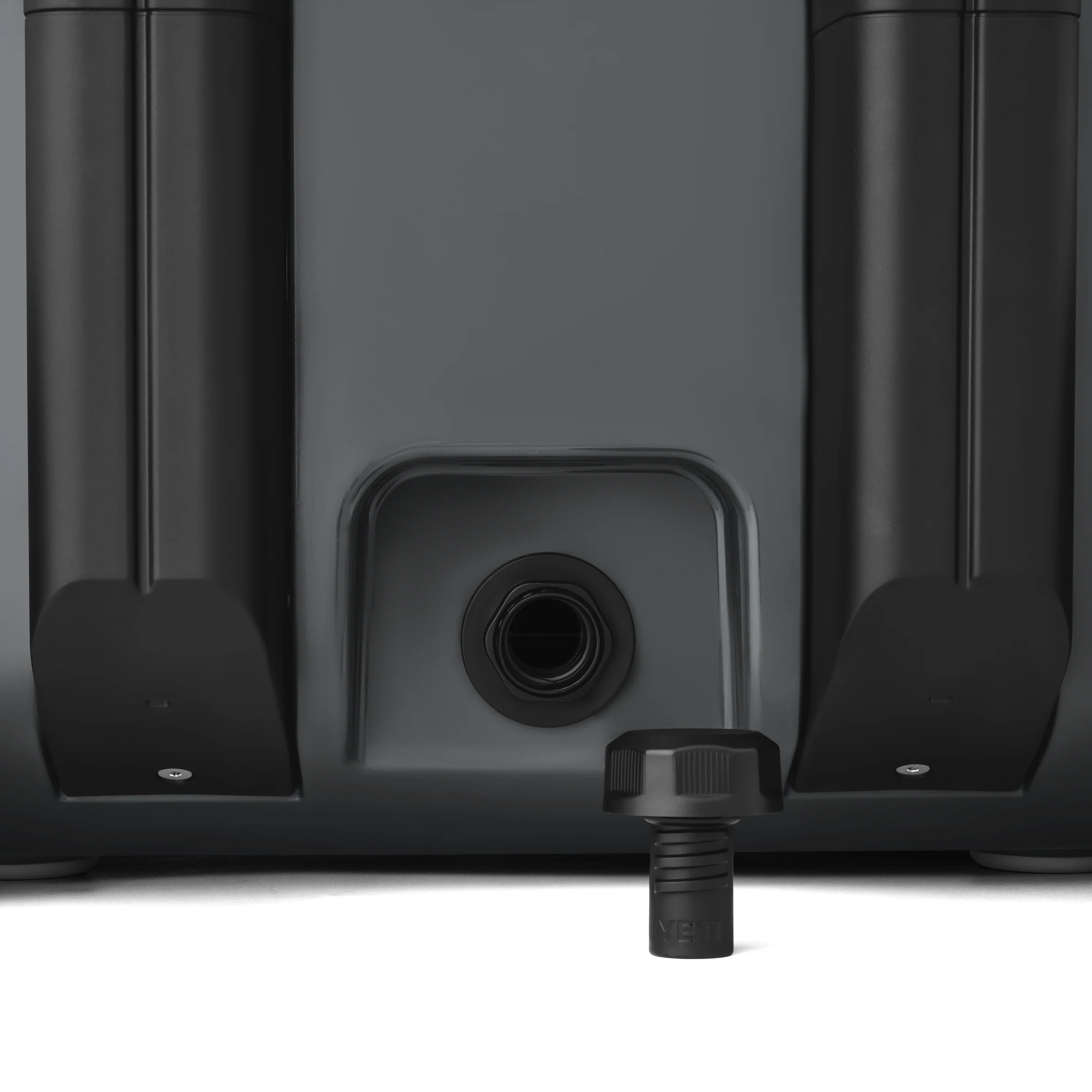 Roadie® 32 Wheeled Cool Box - Image 9