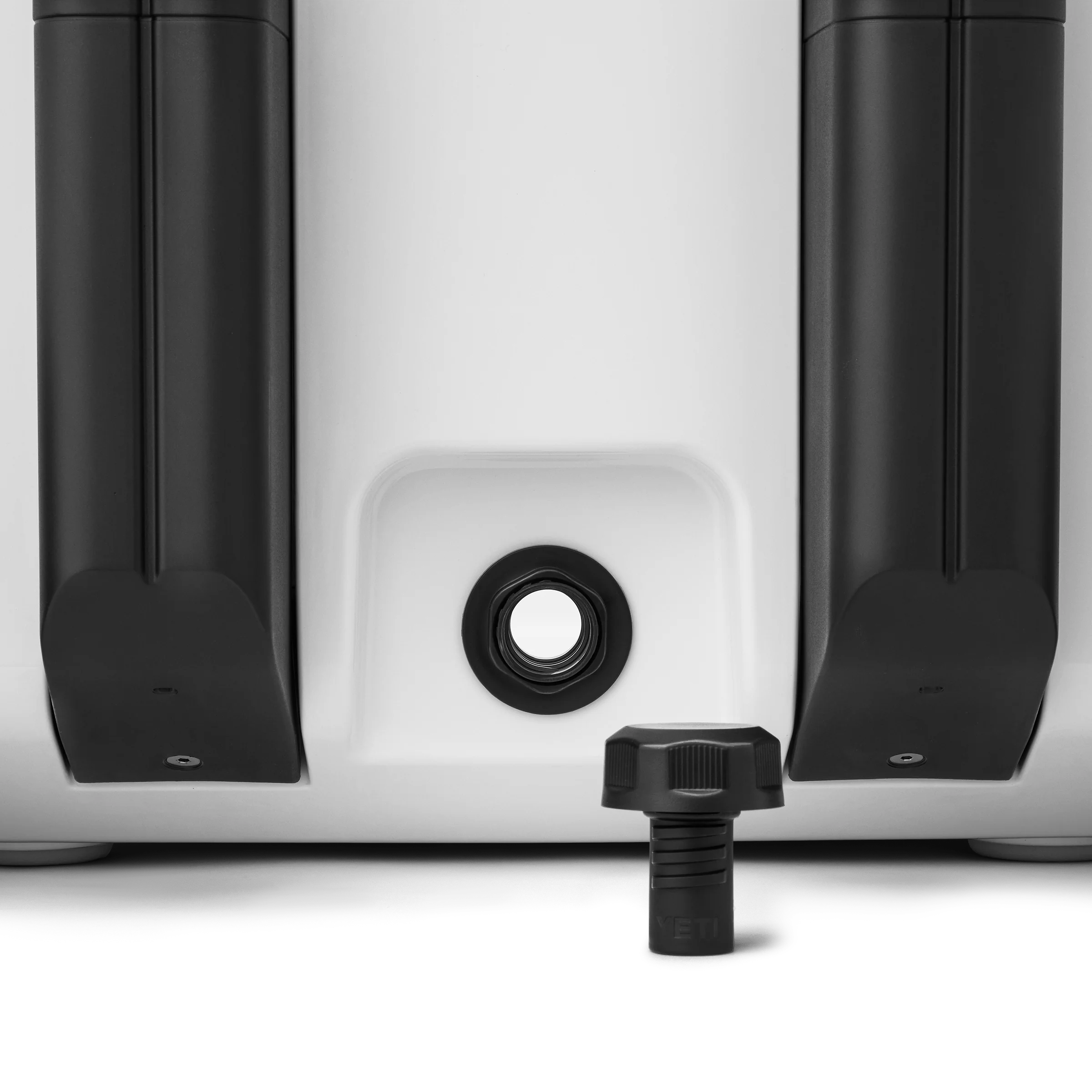 Roadie® 32 Wheeled Cool Box - Image 9